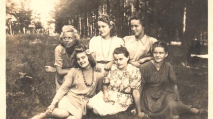 02. Janina Wyjadlowska na pikniku w lesie w Minodze.1930r