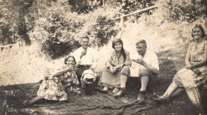 03. Z turystami w Ojcowie w 1931 r Atosia Drozdzowska